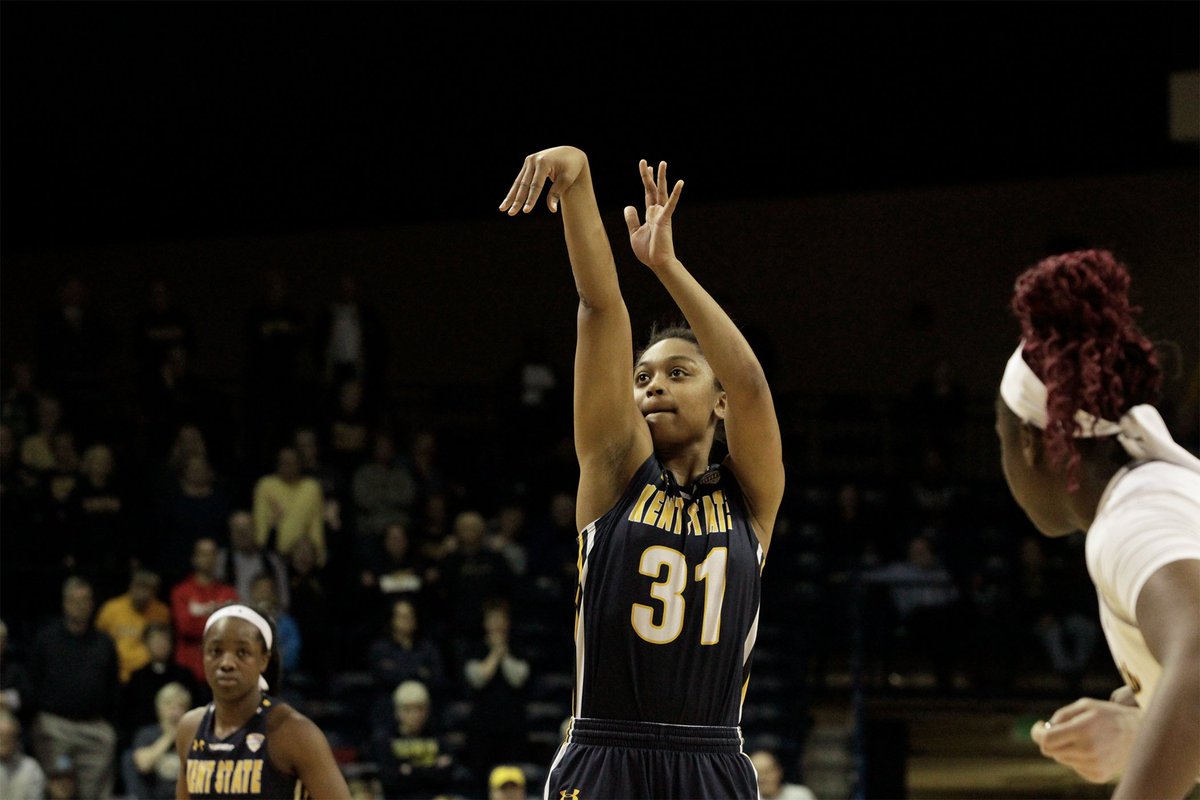 HellaPalattella's tweet photo. Photos from @KentStateWbb's epic come from behind win over Toledo. Shot for @kentwired. Flashes were down by 17 at one point, came back to win in overtime. https://t.co/ACc1SliLcw
