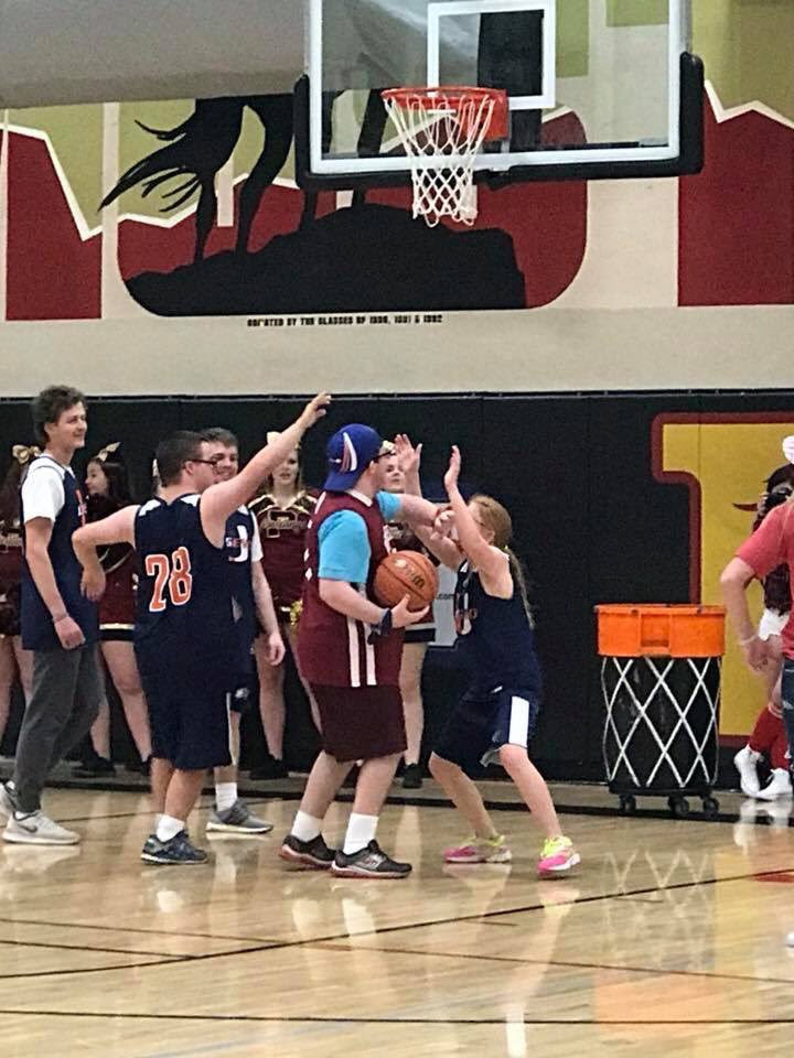 LegendUnified's tweet image. A big Thank You to the @phsmustangs for including us in their wish week and inviting us to play in their Unified game tonight! Such a fun night and well played game by both teams!