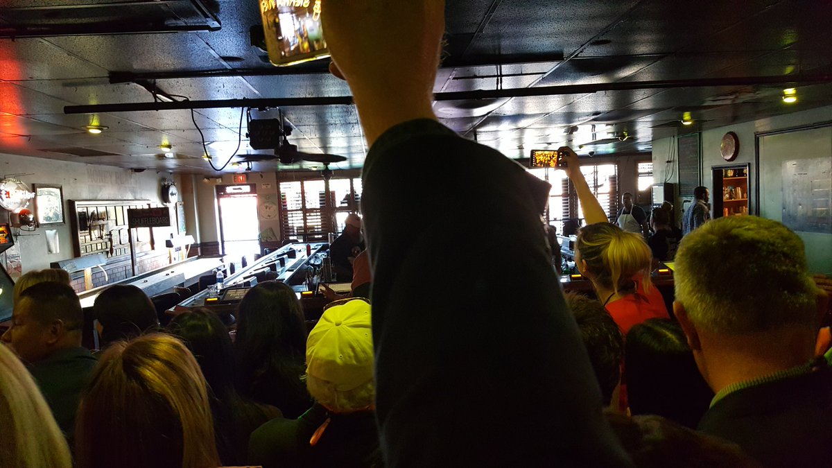 respinal4ever's tweet photo. The most fantastic thing about a #pinksocks meetup is seeing how our tribe just multiply by the minute. Here is to new and old members.  #HIMMS18 https://t.co/k0Ojvcd5dA