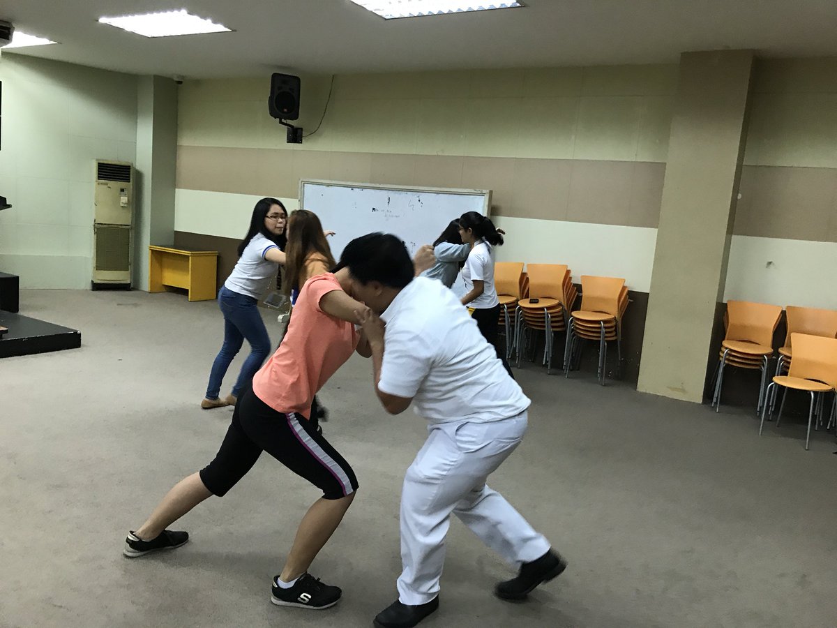 ust_hiraya's tweet photo. Students trying out how to “crash through” properly for the GRIT&GRACE Self-Defense Workshop by UST HIRAYA X UST FMA and taught by Dr. Quidlat!
#GritAndGrace #USTWomensWeek2018 #HERevolution
#ItStartsWithUs https://t.co/h32S3wJgCW