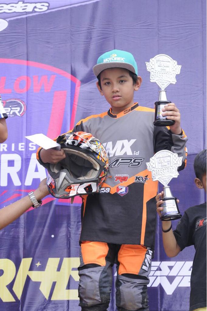 vmx_id's tweet photo. Kemal Andrea meraih posisi ke 2 di kelas SE 65cc open pada Kejurnas Grasstrack Seri 1 2018, Semarang ๐ฅ๐
#VMXsupport #grasstrack #grasstrack_id #gtx #raceday #kejurnasgtx #alpinestarsprotects #motocross #vmx #VMXid #kejurnasgrasstrack2018 #SelasaLuarBiasa #PagiPagi https://t.co/HMYOiw6aLg