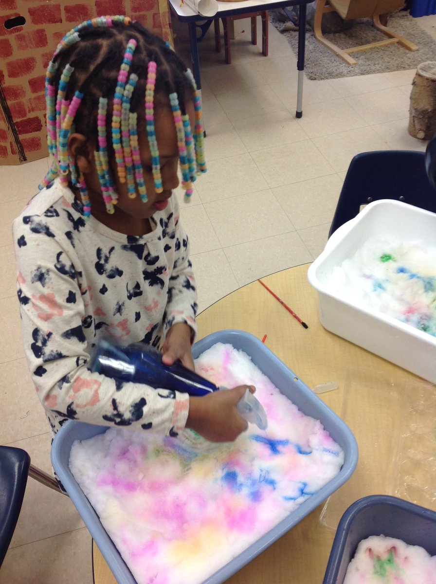 hollydumond's tweet photo. Snow paintings in #FDKwsd @MulveySchoolWSD ! A combination of art, science, and fine motor development. The ss had so much fun! https://t.co/oFh5L3A2N7