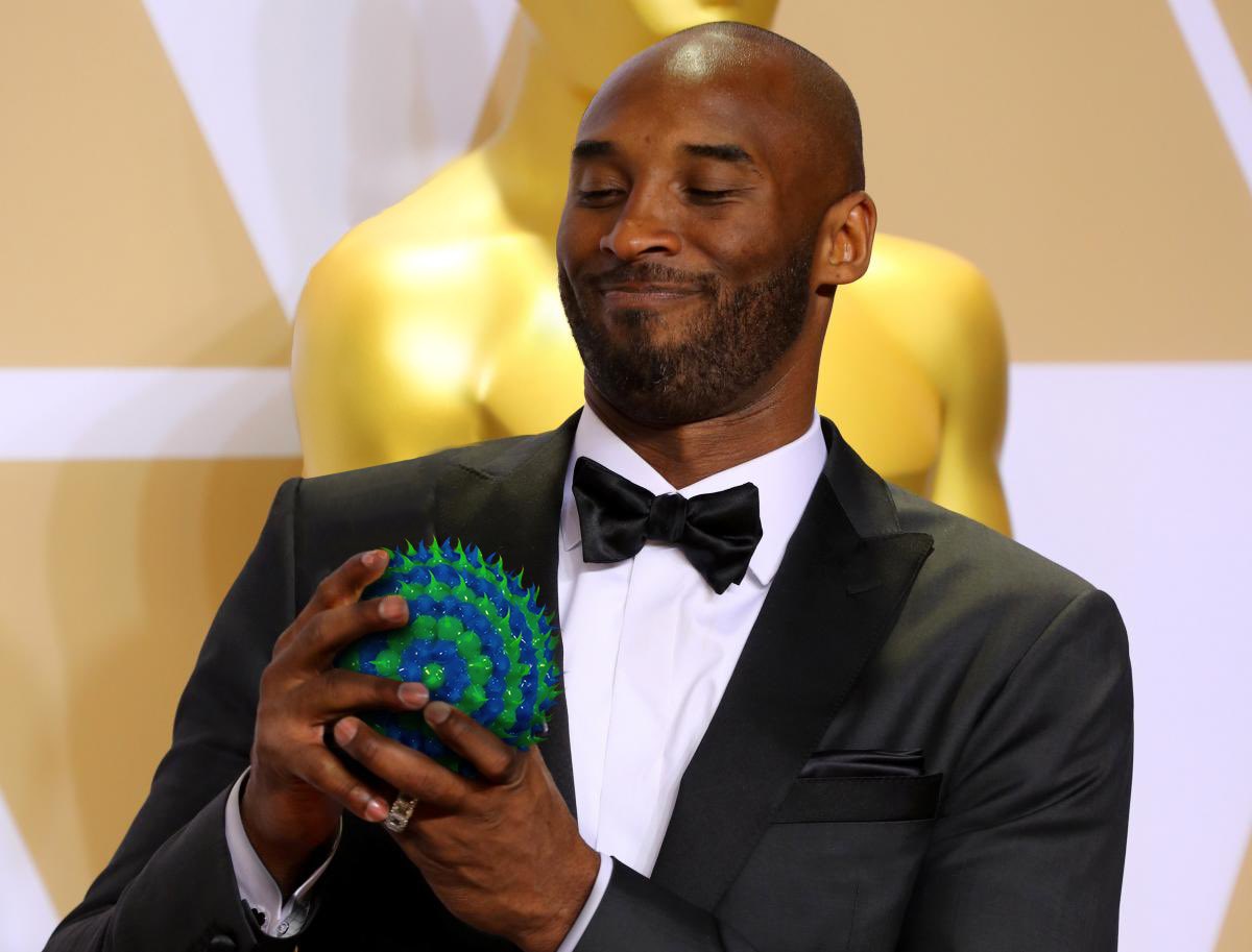 KessPlay's tweet photo. Holding a Drop Dot probably feels the same as holding your first Oscar. π #DropDotBalls #KessPlay #CrazyCatchable https://t.co/GtxsD5rIB4