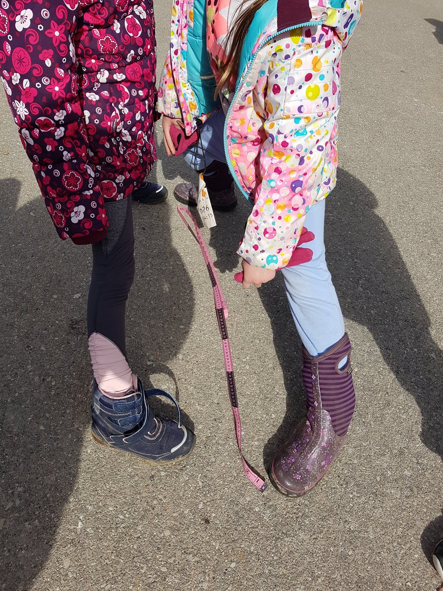 MrsShewchuk's tweet photo. Since it was so nice out today, we decided to go on a metre scavenger hunt outside. We needed to find things around our schoolyard that we estimated were a metre and measured it to see how close we were.   #outdoorlearning #handsonlearning https://t.co/l6iNBTvJnz