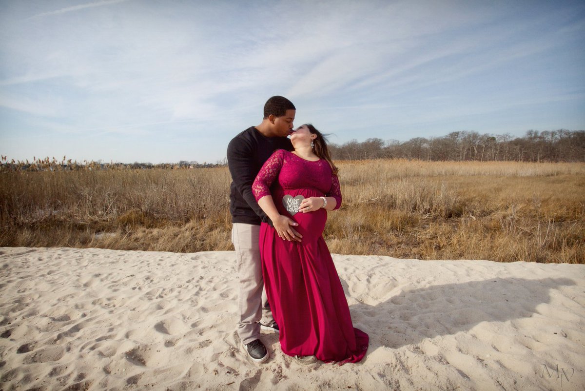 MVImagery's tweet photo. It's #MaternityMonday, so time to share my first #MVImagery #20for18 #maternity session! It was a great day capturing the beauty of Catherine's second pregnancy, joined by her husband and son. Head on over to the blog for more! https://t.co/PcbR4djpBE https://t.co/ntaF2kPlrd