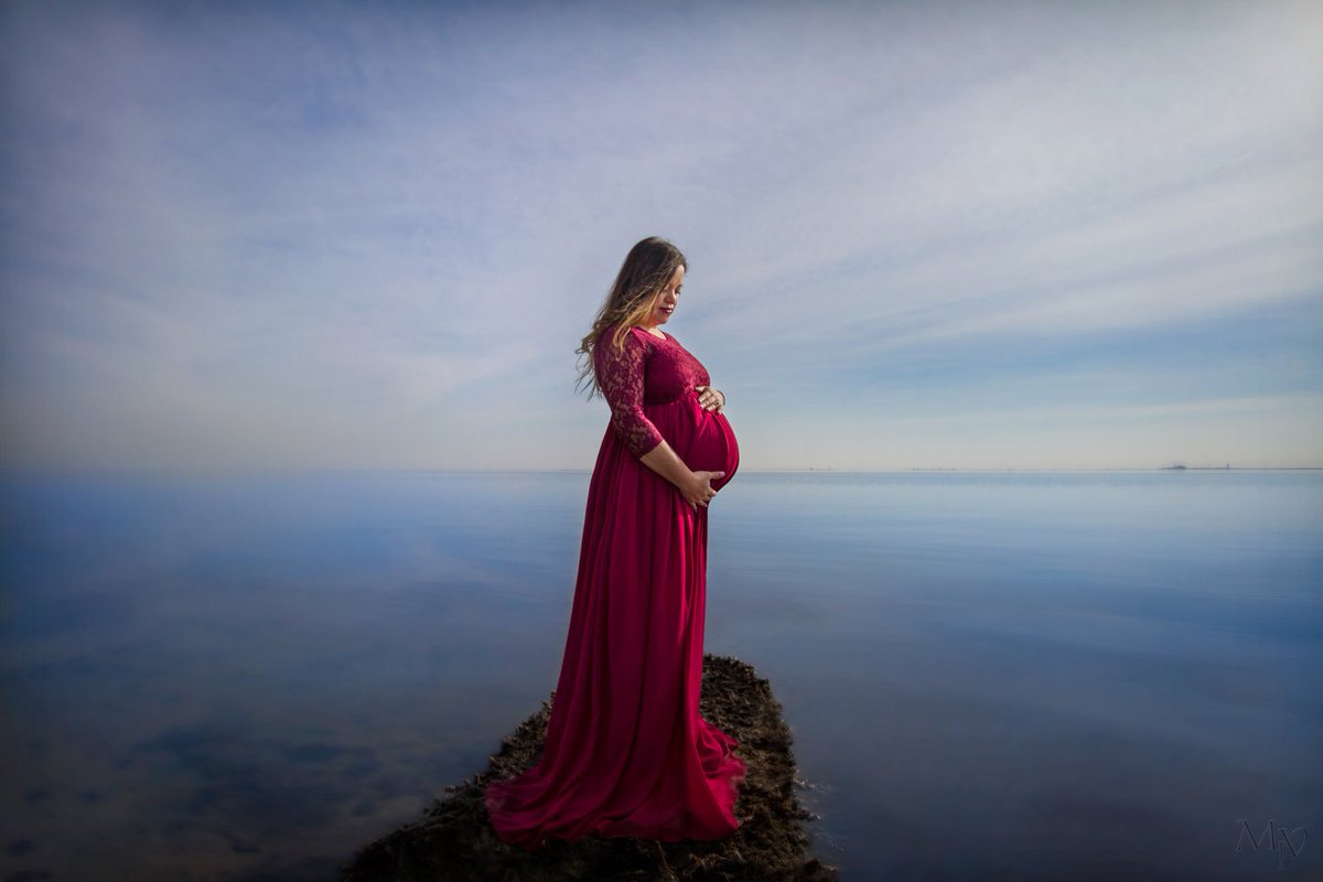 MVImagery's tweet photo. It's #MaternityMonday, so time to share my first #MVImagery #20for18 #maternity session! It was a great day capturing the beauty of Catherine's second pregnancy, joined by her husband and son. Head on over to the blog for more! https://t.co/PcbR4djpBE https://t.co/ntaF2kPlrd