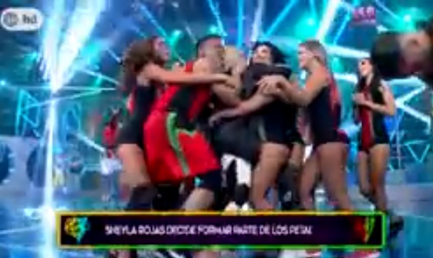 estoesguerra_tv's tweet photo. #GyRconLasEstrellasDeAmérica  ¡Bienvenida a los RETADORES! 💚❤ Shey Shey Shey elige ser parte de ellos y dejará su alma y corazón en la competencia 💪

MÍRALO GRATIS (Perú) EN @AmericaTVGO ► https://t.co/rkyxUJG9Cc https://t.co/fhfJj0dJEl