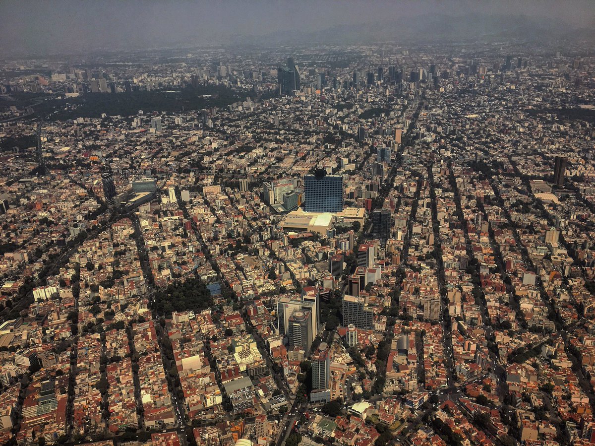 luislpzb's tweet photo. #cdmx #viewfromabove #passionpassport #travelpics #traveltheworld #mexicocity #visitmexico #cdmxnight #travelmexico #viajemostodospormexico #mexicolors #mexicomaravilloso #naturelovers #vive_mexico #natgeotravel #natgeomx #mexicodesconocido #urbanlandscape #unlimitedmexico https://t.co/AA93SoWk6O