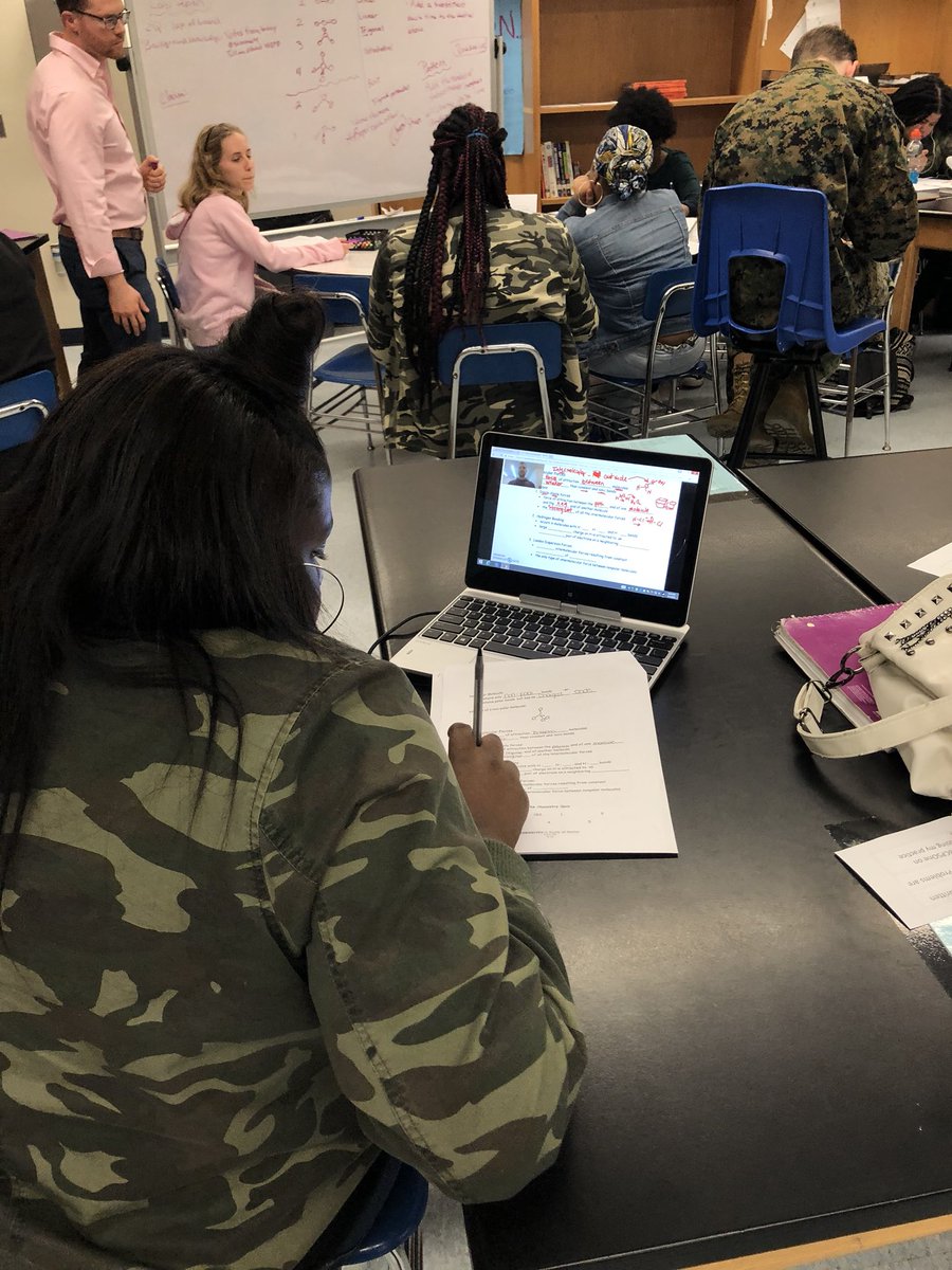 teachtayloteach's tweet photo. Today I went on a Learning walk at Chesapeake High School to see how Ts use technology to tailor instruction for individual Ss needs 💻🧠🎓#21stcenturylearners #targetedsmallgroupinstruction #formativeassessment https://t.co/AbUeH5lNxC