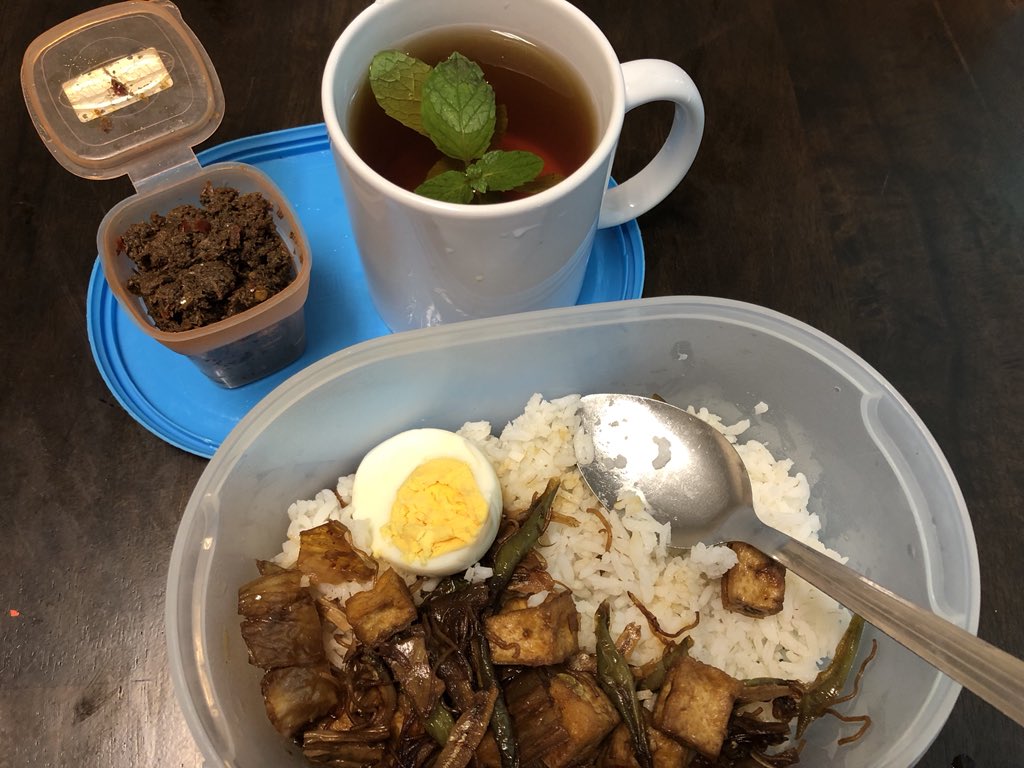 matieszzt's tweet photo. Reward myself with own cook #simpleyetsatisfying I am Kelantanese married to a son of Kedahan and Johorean, where he grew up in KL & we both migrated to Pahang #apa2jelah #jiwakacaupagi2 https://t.co/Q0Ee7tr6fm