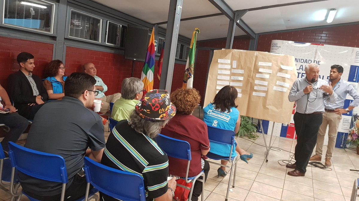 unidaddeplanes's tweet photo. La alcaldesa de @MuniLaPintana @ClaudiaPizarro nos acompaña esta tarde, para escuchar las demandas y sueños del sector sur de esta comuna ¡Construyendo en conjunto los cimientos del #PlanIntegral! 

@IntendenciaRM @ortegahernan @Orrego @PintanaCanal39 https://t.co/DkfPptbfSE