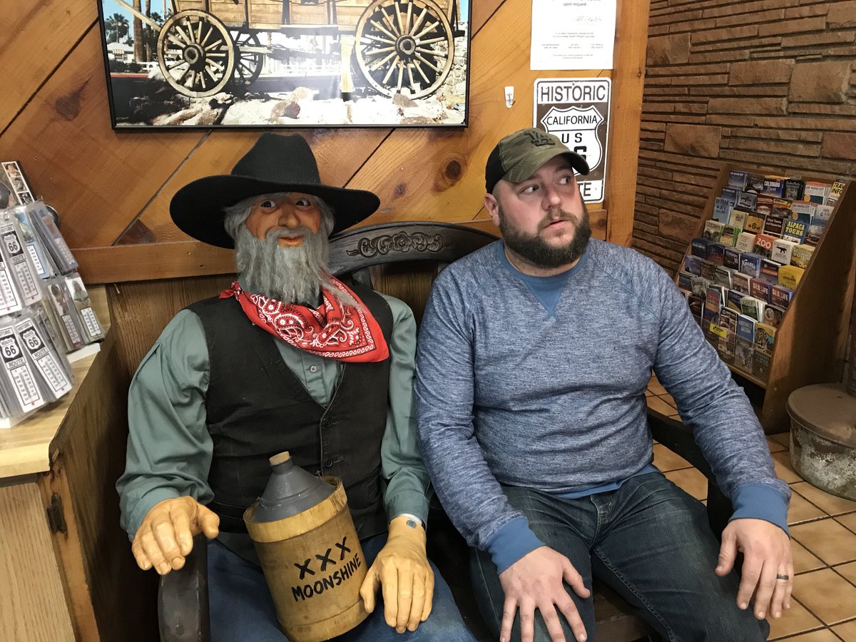 thirtynothingtv's tweet photo. Making friends at wagon wheel cafe needles Arizona. Chicken fried steak sandwich. ❤️ https://t.co/FElHEX1VcB