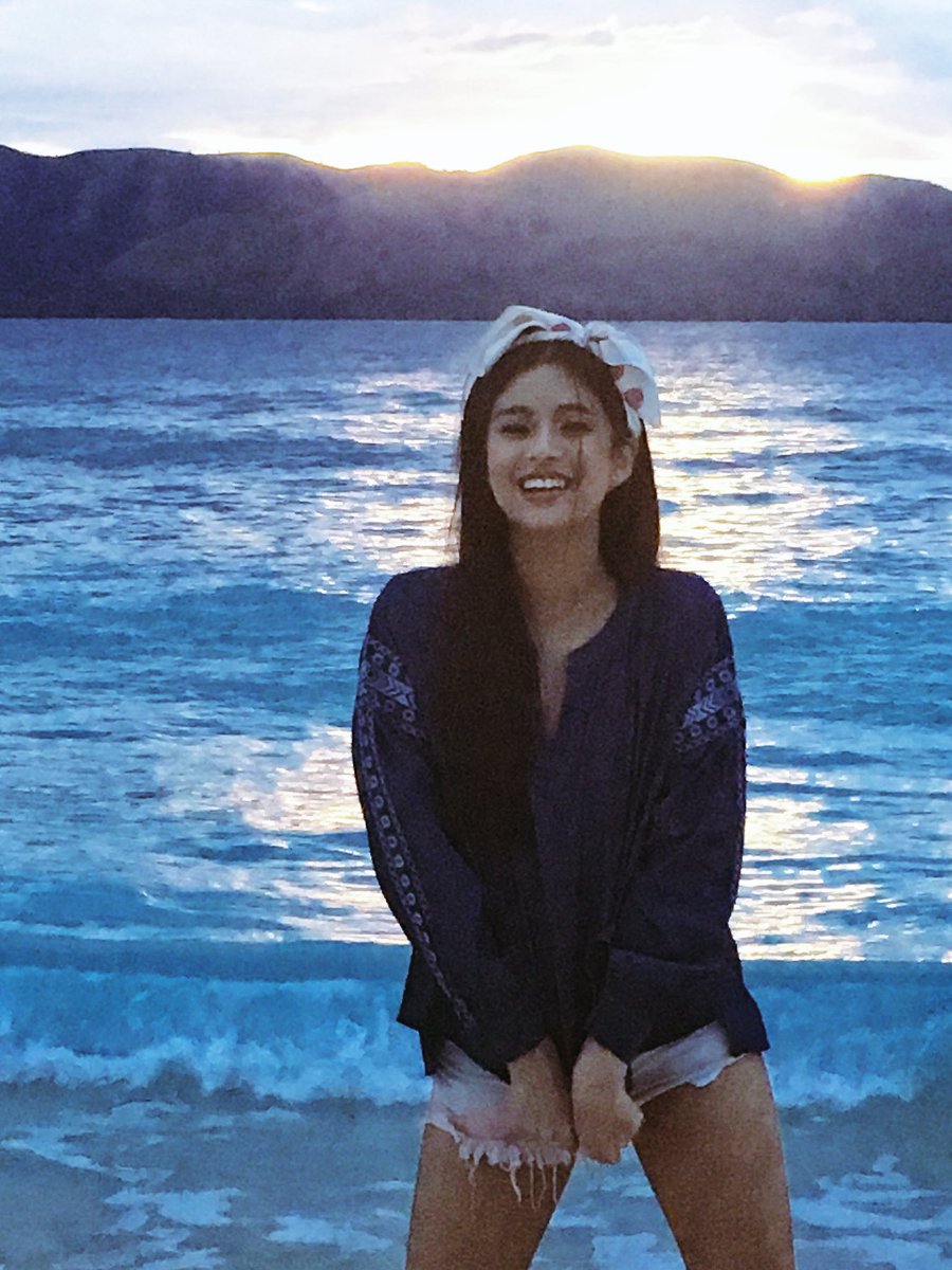 isabelbulatao's tweet photo. BTS: Day 1 • @_gabbigarcia for @benchtm🌤 #OpenParadise #BENCHEveryday

📸:me https://t.co/8hDNJffS4i