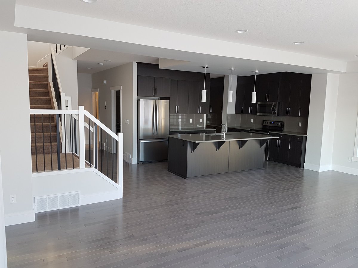 New_HmSalezgurl's tweet photo. Beautiful home ready for a family of its' own! Abundant amount of natural light, gerogous design finishes in a SE family community. Msg me for the details! #yegnewhomes #yeg #livemaplecrest @CoventryHomes https://t.co/4aVPH5Yisi
