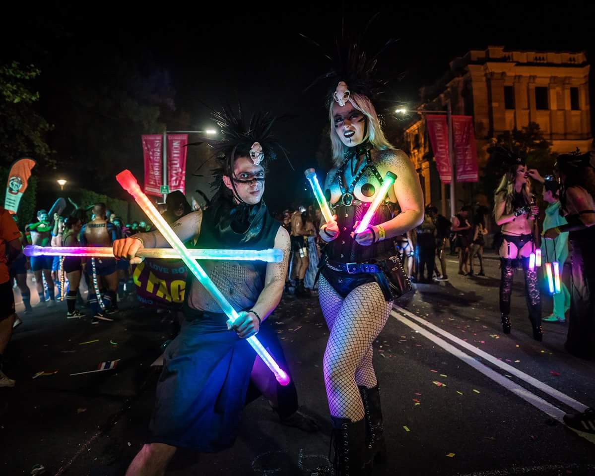 jessicalunacos's tweet photo. Take me back to Mardi Gras!
πππππ
Photo by Ben Cirulis
#mardigras #mardigras2018 #feathers #goth #goths #gothicfashion #gothic #fashion #LEDs #ledpoi #lightpoi #glowpoi #glow #lights #poi #ledstaff #firestaff #firepoi #skulls #fishnets #corset #parade #protest #rainbow https://t.co/5DnCHEZ9Si