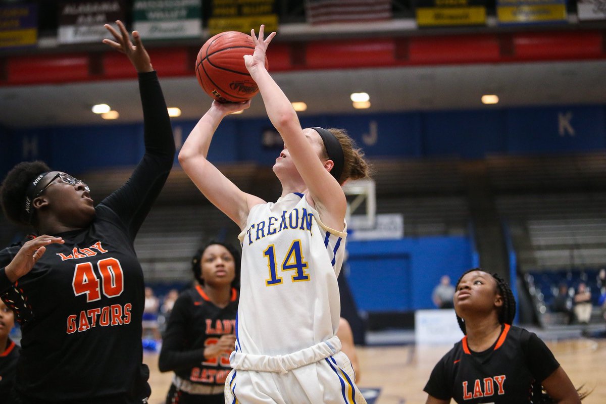 luh_RayRay2x's tweet photo. Ended my high school career 22-9 Good Season ,Now it’s my time to check out..Fell short but I’m sure Leake County lady gators will be back next year🖤. #4️⃣0️⃣out✌🏽 https://t.co/w7icVQjfl9