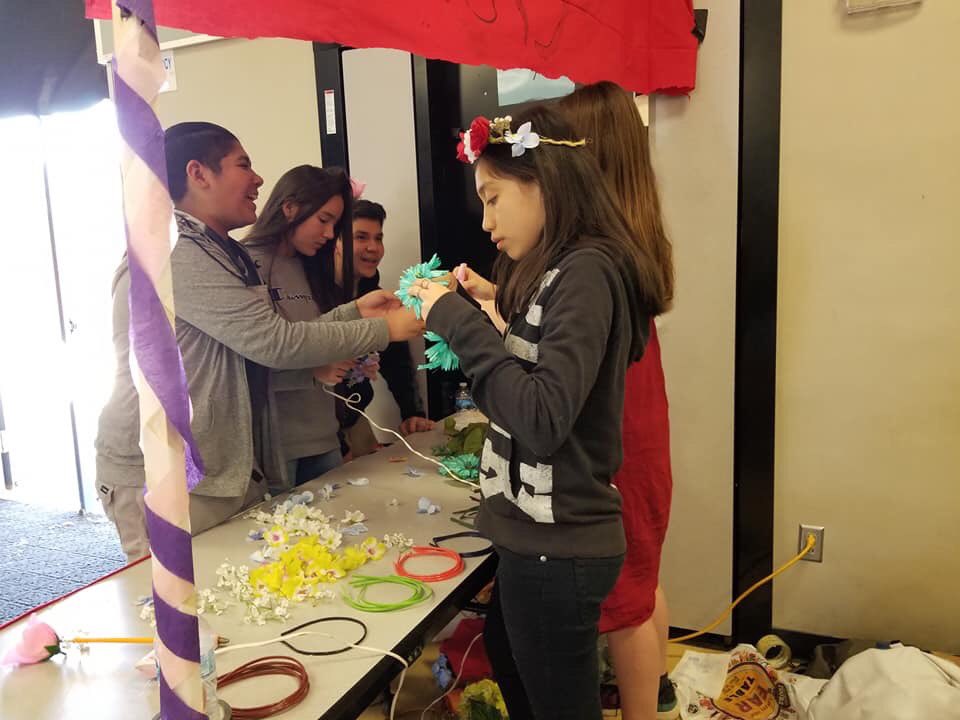 RaneyKnights's tweet photo. First annual Renaissance Fair led by IB Design students who wanted to create hands-on and fun activities for other students. #Raneyrocks #RaneyIB https://t.co/yWcrCyPcxL