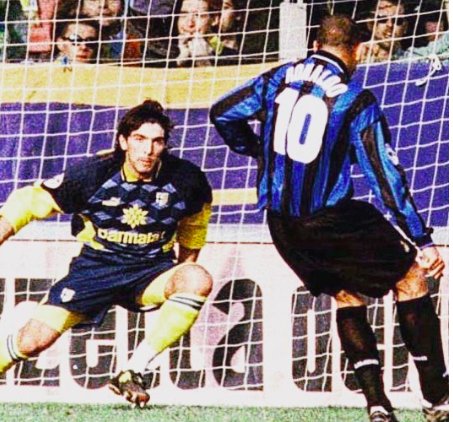 CUIDADO! ⚠️
Demasiada magia en una sola fotografía 😍 Son dos de los mejores jugadores que el futbol nos ha regalado? ⚽️