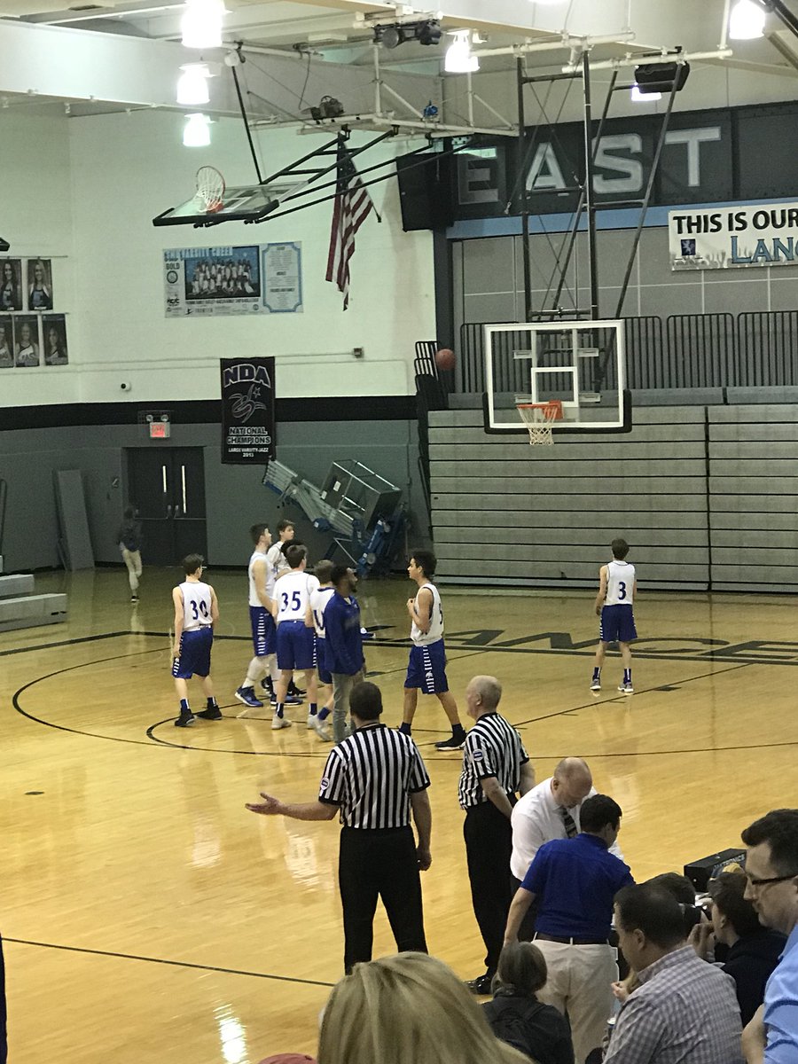 Wildcats512's tweet photo. Great start. 19-10 ahead at half vs Hocker Grove. #oarsallin #beatyesterday @APCogswell https://t.co/NHUnE3JgCY