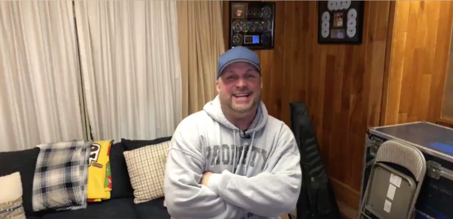 The studio is up and running! We are making NEW music!!!! love, g #StudioG

Watch Here: bit.ly/2FbLYZw