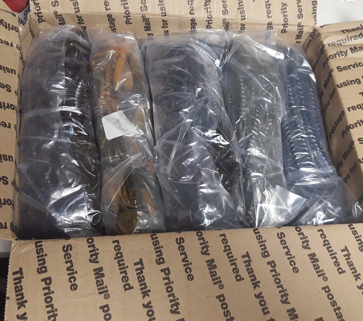J_WOutdoors's tweet photo. Coming home to a box full of @gamblerlures bulk packs of plastics is a wonderful thing!!! #GamblerLures #burnercraw #megadaddy #flappydaddy #bigworm #superstud #crawdaddy #gofish https://t.co/zdLl8e7LMr