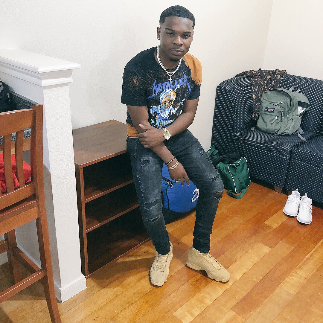 nosirnick's tweet image. in the cut like 🦋 stitches. 
#TheFinal4