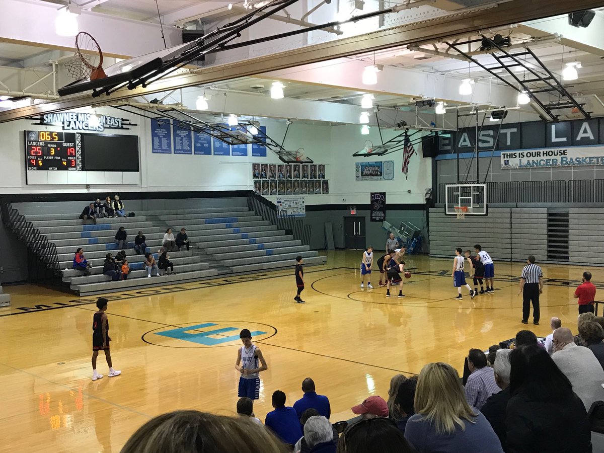 Wildcats512's tweet photo. Holding on.....25-19 end of Quarter 3. Go Cats! #oarsallin #beatyesterday @APCogswell https://t.co/GtzhgkaVXj