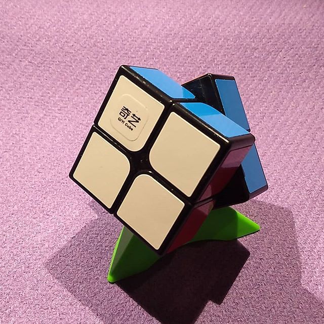 PauTuitter's tweet photo. Mi cubo del día es mi QiYi 2x2x2,del día y de la semana... tengo el 2x2 muy abandonado y es, después del 3x3, treméndamente divertido
#rubikscube #rubik #rubikslife #cuboderubik #cuborubick #cubeoftheday #magiccube #2x2x2 #qiyi #mofanggecube https://t.co/2EOktnTDvc https://t.co/9jN02rs00S