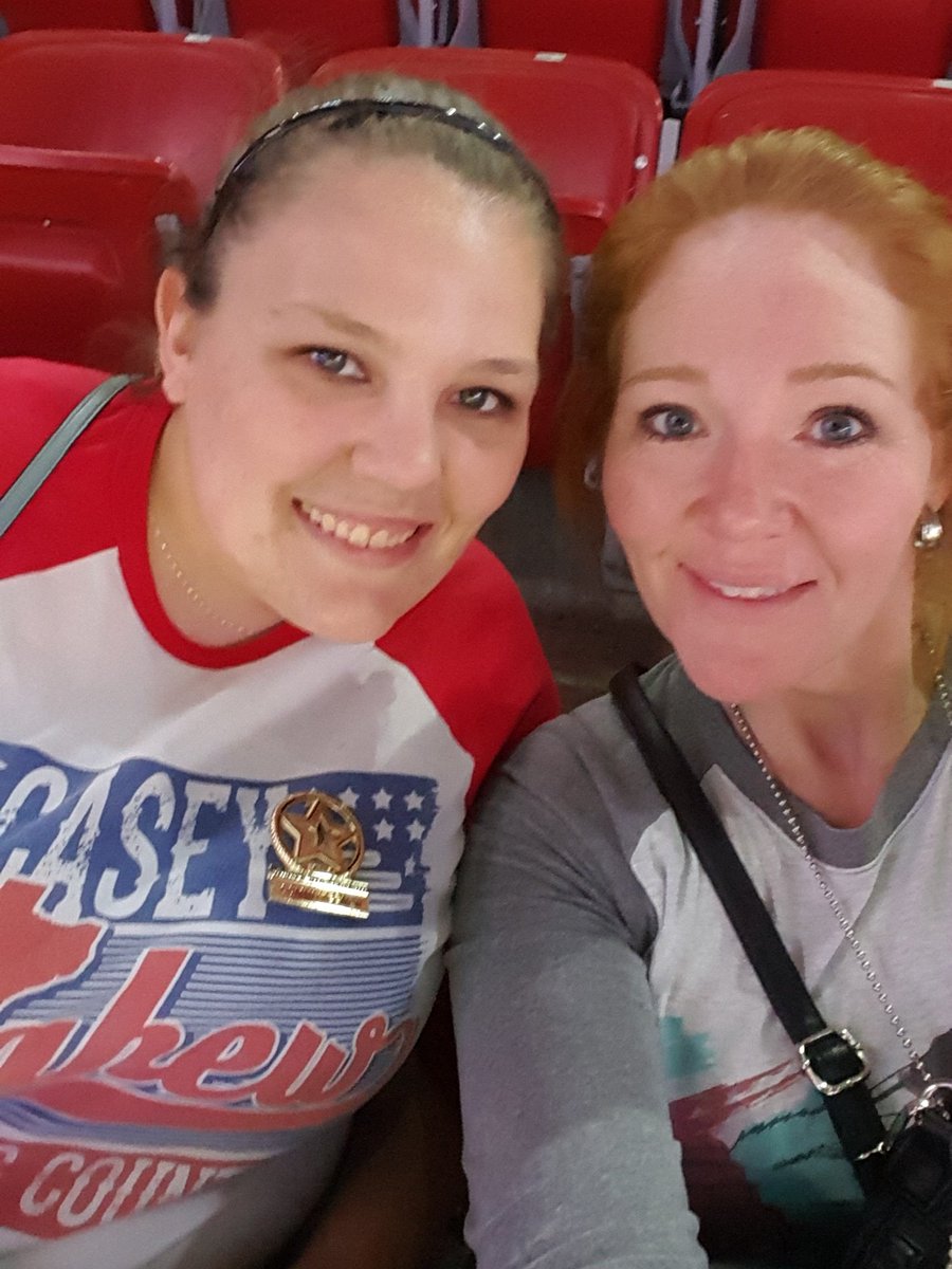 CandelarioJamie's tweet photo. Rascal Flatts
#RODEOHOUSTON https://t.co/yGzdpRt89S
