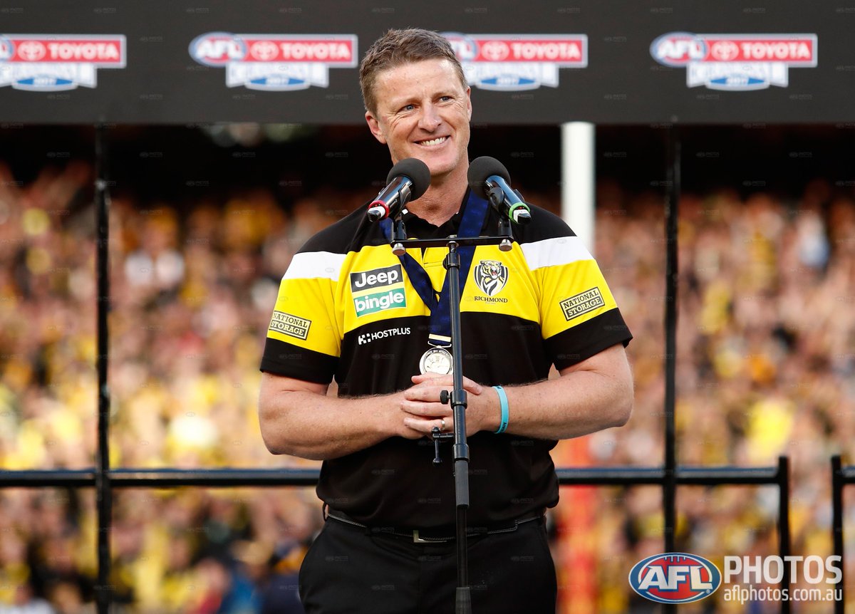 Damien Hardwick is set to 's longestserving coach after signing