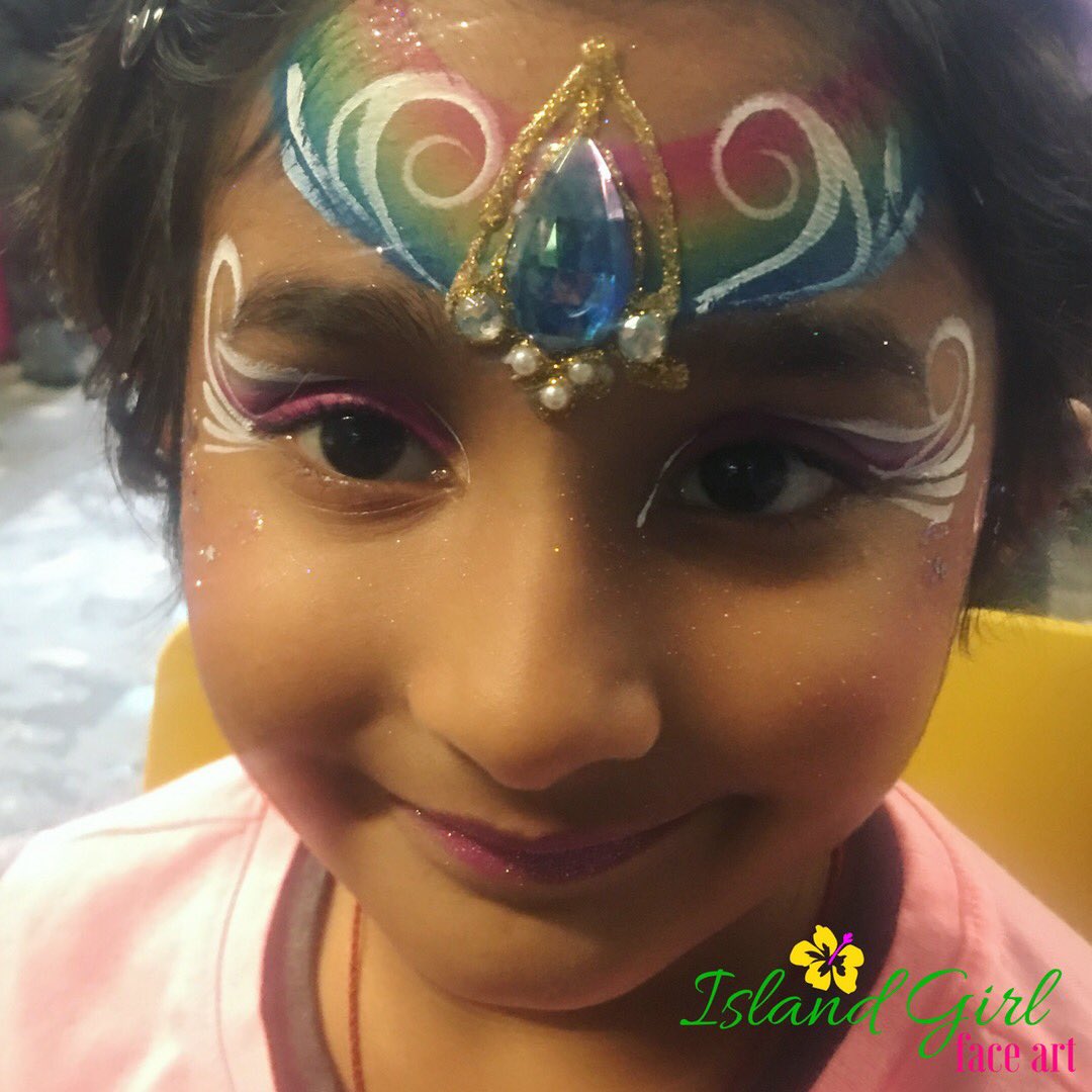 islandgirlfaces's tweet photo. Such a beautiful #RainbowPrincess 🌈 👑 Oh, the little ones are soo cute!!
•
•
•
•
•
#princessfacepainting #rainbowfacepaint #princessmask #rainbows #rainbow #eyedesign #blingjewels #bling #facepainting #facepainter #nycfacepainter #nyc #jerseycity #faceart #kidevents https://t.co/dP7uVzrT7b