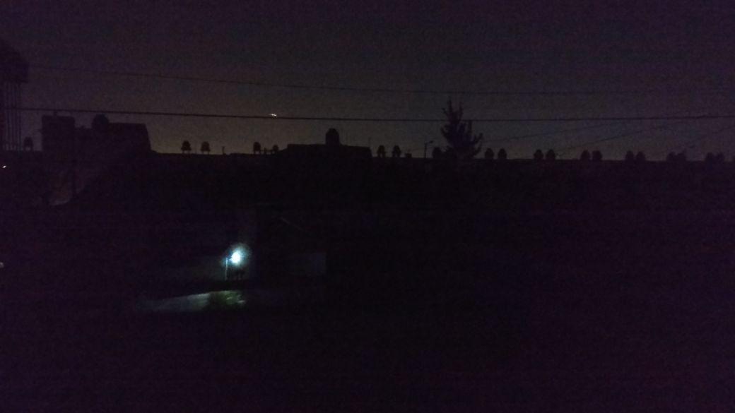 ValeraNews's tweet photo. Reportan ciudadanos apagón en zona norte de #Veracruz. Colonias que conforman la región Río Medio en el puerto.  @CFE_Ote https://t.co/l8NHP4SoQL