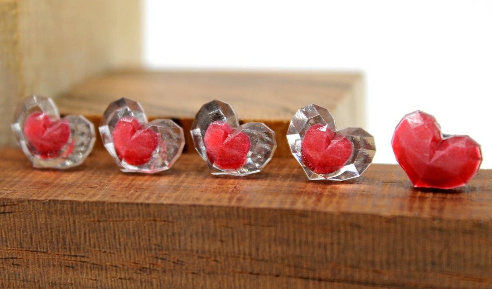 LootCaveCo's tweet photo. New Legend of Zelda product!! These glow in the dark heart container earrings are so cute 😍❤
Link in the bio! https://t.co/dgbr2qnhbr