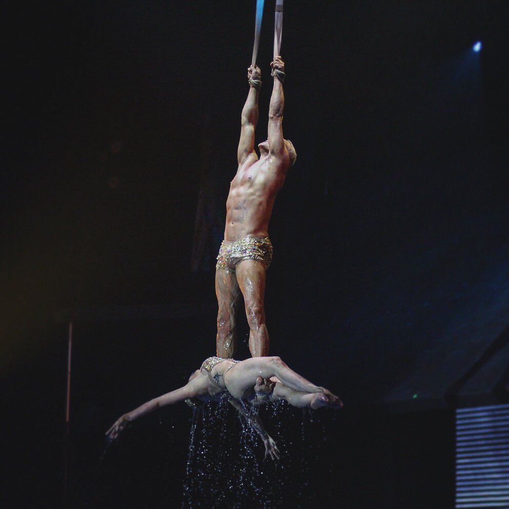 Culminó Stravaganza en 🇺🇾. Agradecido por haber conocido a semejantes artistas. Me quedo con varias anécdotas y muchos aprendizajes. Lo máximo de la temporada. Buen retorno para todos, nos volveremos a ver 📷😊 Comprarto una postal de un momento para no parar de aplaudir 👏