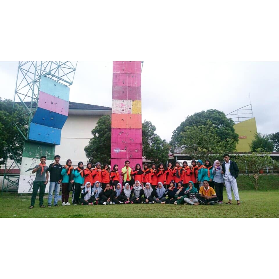 [latepost]
Hari kedua OHSN 2018
Diawali dengan pengenalan sesama, pengenalan tentang SN, dan dilanjutkan dengan fun climbing di MPU-MPNP.
.
.
Salam lestari?