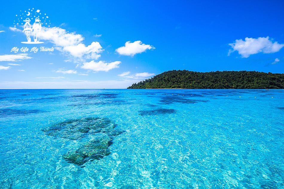 LinnaTC's tweet image. Beautiful beach with white powder sans and clear turquoise water. Worth a visit. #Rok Island Make your day unforgettable journey! #Krabi #Thailand
 #tourist #attraction #hotel #accommodation