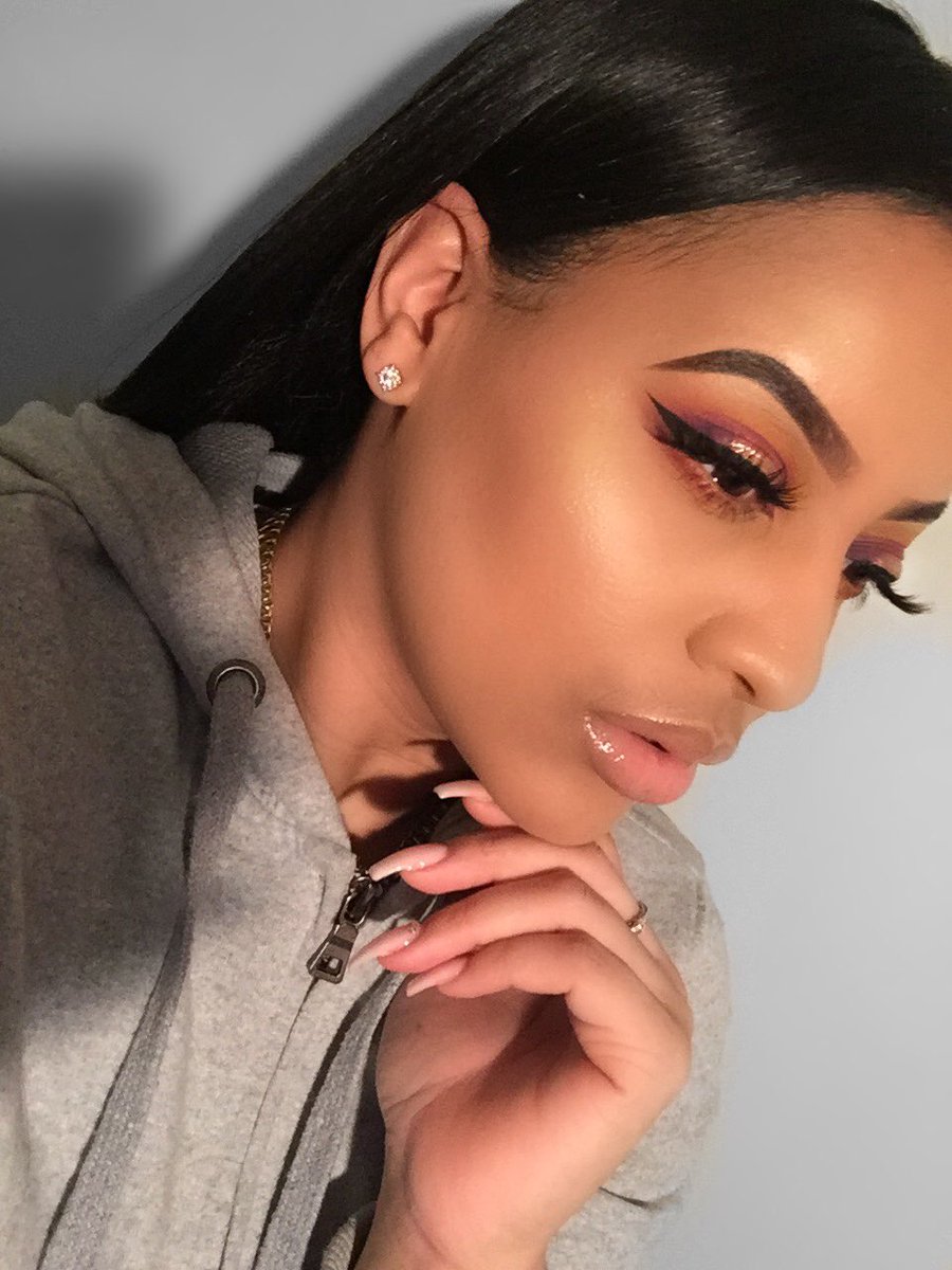 xodeexoo's tweet photo. @ABHcosmetics x @amrezy highlight 
@milanicosmetics conceal and perfect foundation @NyxCosmetics total control drops
@ABHcosmetics dipbrow ebony 
@bhcosmetics take me to Brazil palette 
@ABHcosmetics butterscotch gloss ✨✨✨ https://t.co/bRCW1fc9d4