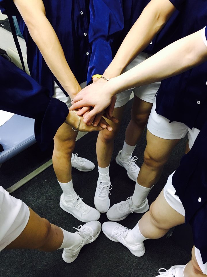swtgrllubzyooh's tweet photo. So I solved the mystery of who legs are who in this pic. JunChan wore long-sleeves while WowDongSon wore shirt-sleeves. Chan wore the yellow band on his right hand. ☺️ 🤣 ♥️ #ACE #Jun #Donghun #Wow #Jason #Chan #에이스 #준 #동훈 #와우 #제이슨 #찬 #AceinJapan #Sweet_Fantasy https://t.co/dps6x5LYKo