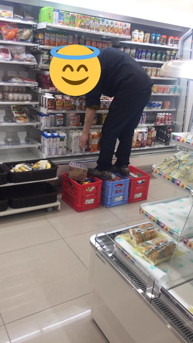 不衛生すぎるコンビニ店員に唖然 ！このコンビニには二度と行かない！！