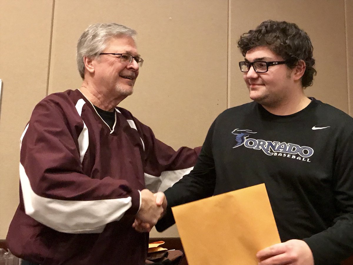 BrebeufBowling's tweet photo. Bowling Assistant Coach Joe Connelly realizes at the season ending banquet that Will, Patrick, Matthew &amp; Arinze (no photo) did not redshirt their freshmen year and will not be available to bowl for the Braves boys squad next season. #FourAndDone @BrebeufSports @BrebeufJesuit https://t.co/Q3yXXkHEXw