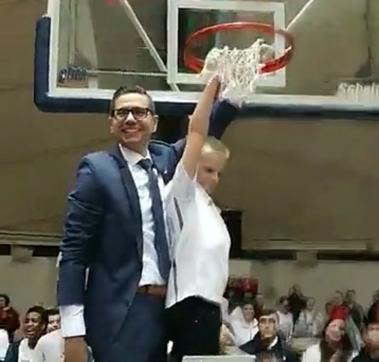 tverwers's tweet photo. What a game and atmosphere! That @JeremyDeemer curtain call gave me goosebumps. GU wins the Conference Championship and punches its ticket into the National Tournament! #FaceOfLamoni #InDotyWeTrust https://t.co/VMqUlRiYxf