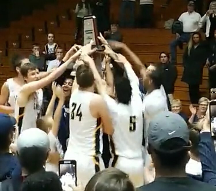 tverwers's tweet photo. What a game and atmosphere! That @JeremyDeemer curtain call gave me goosebumps. GU wins the Conference Championship and punches its ticket into the National Tournament! #FaceOfLamoni #InDotyWeTrust https://t.co/VMqUlRiYxf