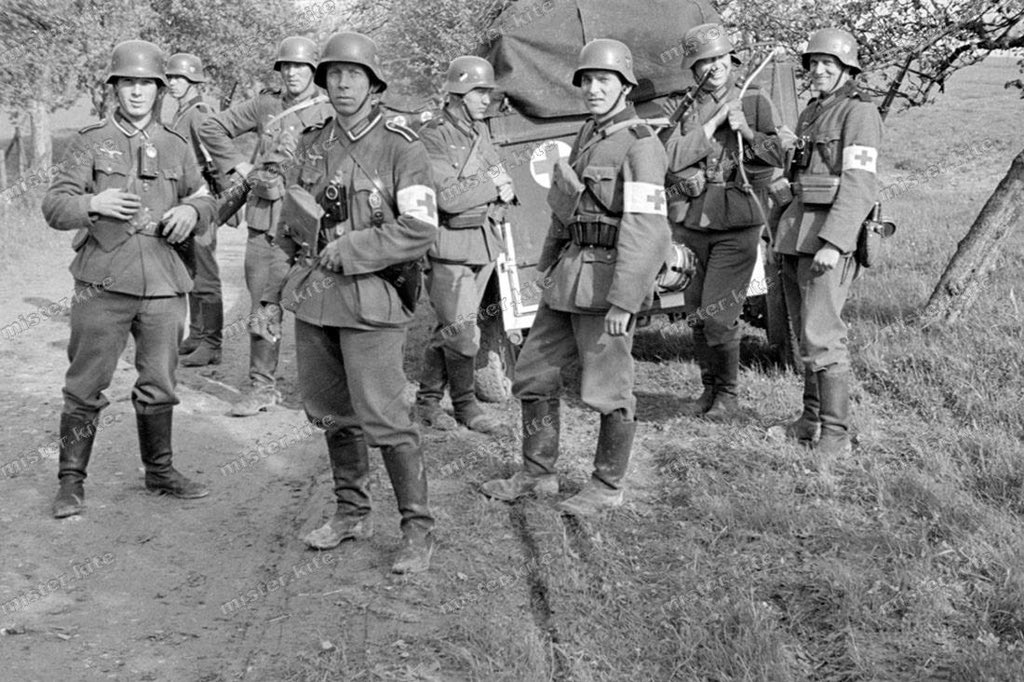 Thread: WW2 Sanitäter und Krankenträger (medic & stretcherbearer) - an overview