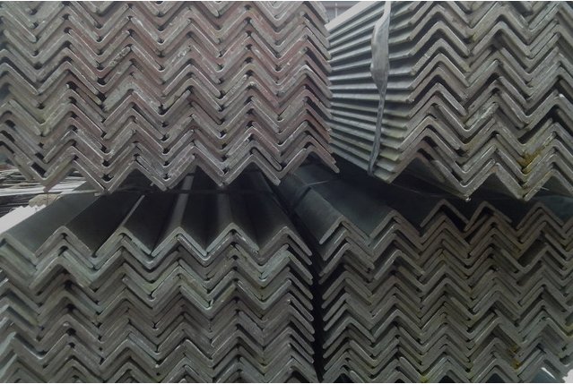 Couldn't resist getting a picture of this freshly delivered #Steel #Angle .
We Stock all sizes of Angle up to 200mm 
Call us today for the best prices!

0203 162 7777