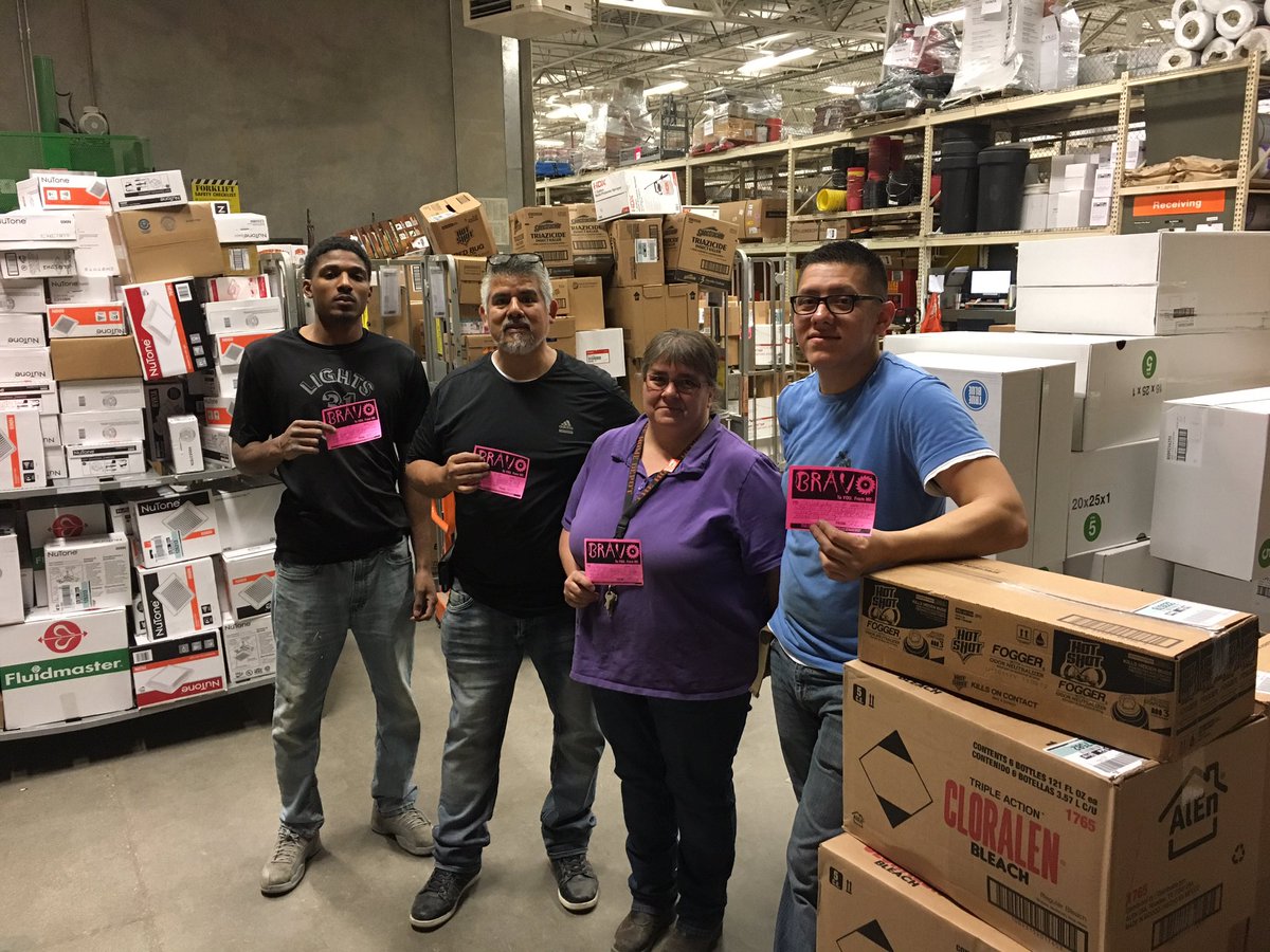 AthenaMASM555's tweet photo. Well deserved BROVO's! Thank you KD, Christopher, Robert &amp; Sharon for your hard work staying late to unload the 2nd RDC.#TheyEatFreight #TeamPlayers @KhariHeru @AkinsMel @AmberD___ @triple555hd https://t.co/PoYqVRD2cf