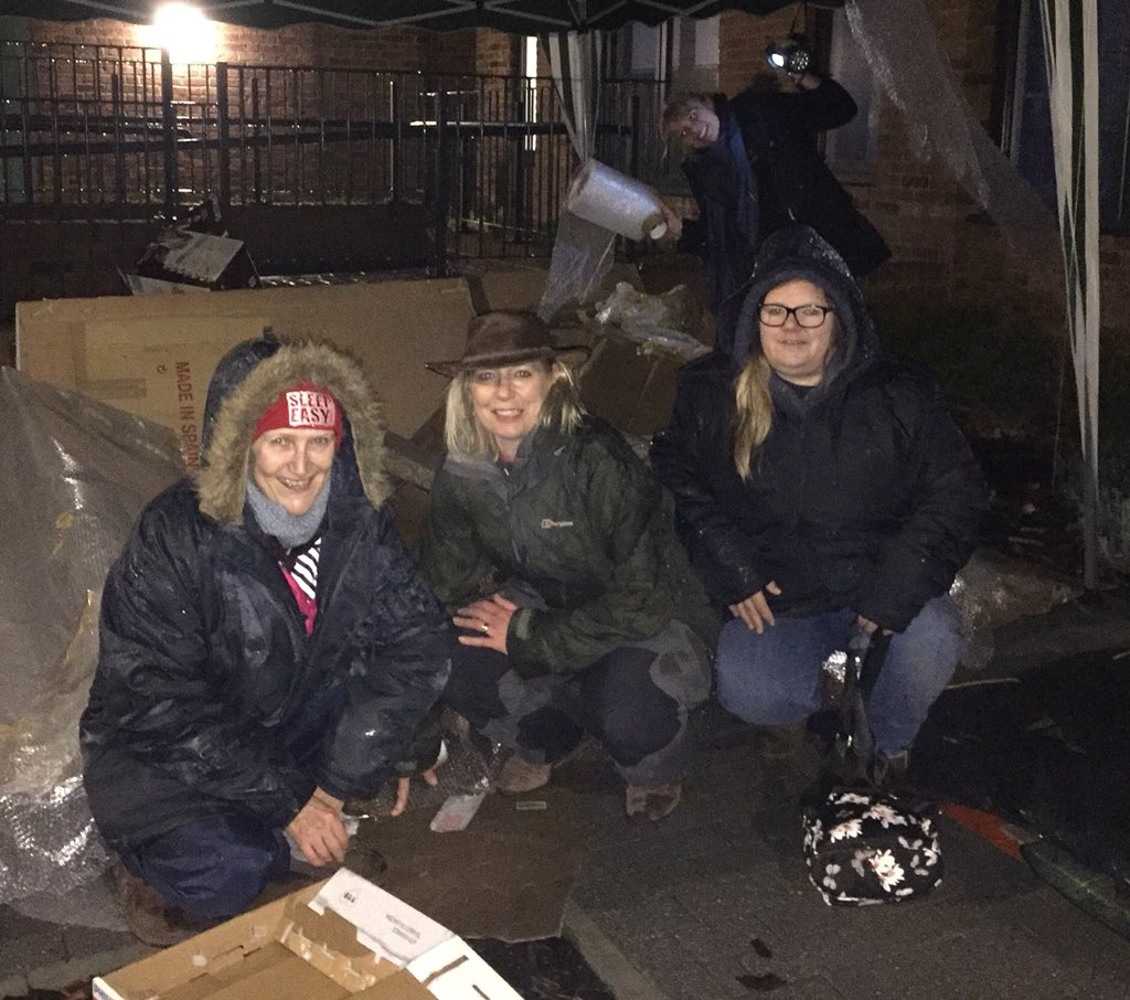 moakes_loo's tweet image. Lovely to meet Julie @RedhillCarVan with @RozieBM @YMCAEastSurrey #sleepeasy #stophomelessness @RedhillCouncil Money still coming in!!!
