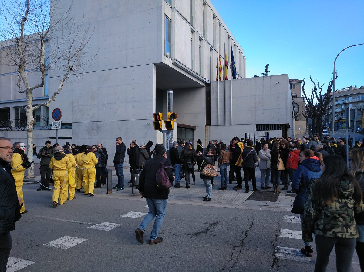 ⏩Som a #Igualada al costat de les 5⃣1⃣ persones citades a declarar en relació a la #Vaga8N 
#ElPoderDelPoble #JoTambé #NiUnaMés