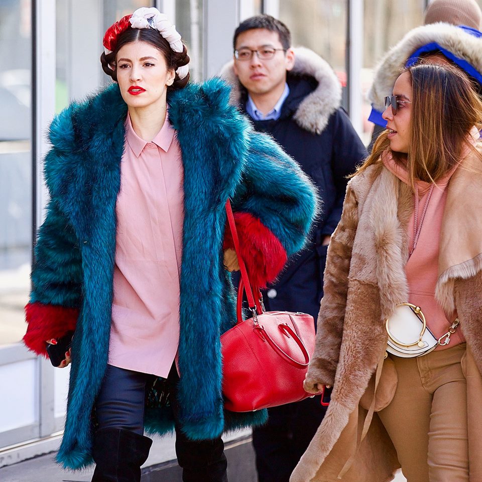 InfurMagazine's tweet image. Simple and comfy outfis from #nyfw2018 
📷 @DavidGoodmanPix    
#infurmagazine #furstagram #fashiontrends #luxuryfur #fur #womensfashion #nyc #NewYorkFashionWeek #selfie #picoftheday #igers #photography #photooftheday #portrait #photogram #behindthescenes #photoshoot #photog