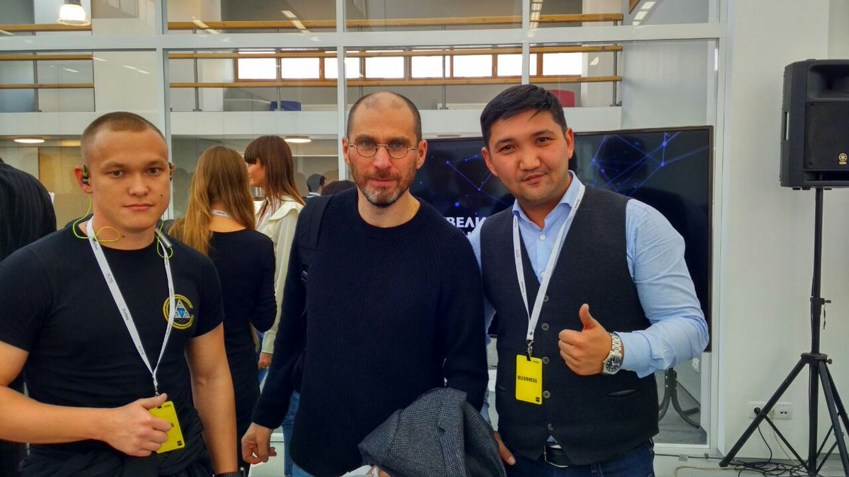 Archiprogram's tweet image. Life at conferences of 2018🙂#ARCHI #ARCHICOIN #PREICO archicoin.io