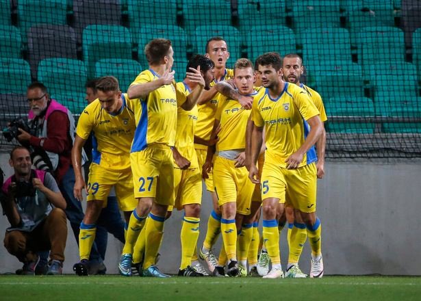 PredatorsPronos's tweet image. ⚜️CONFIANCE ⚜️

On repart aujourd'hui pour une grosse journée. Voici une belle confiance 7/10, la côte etait à 2.10 il y a 1h, elle est désormais à 1.85 mais c'est tout de même sympa.

⚽️🇸🇮 [14h00]
-&amp;gt; MK Domzale gagne de 2 ou plus 

⚜️1.85⚜️

2% de mise

#TeamParieur